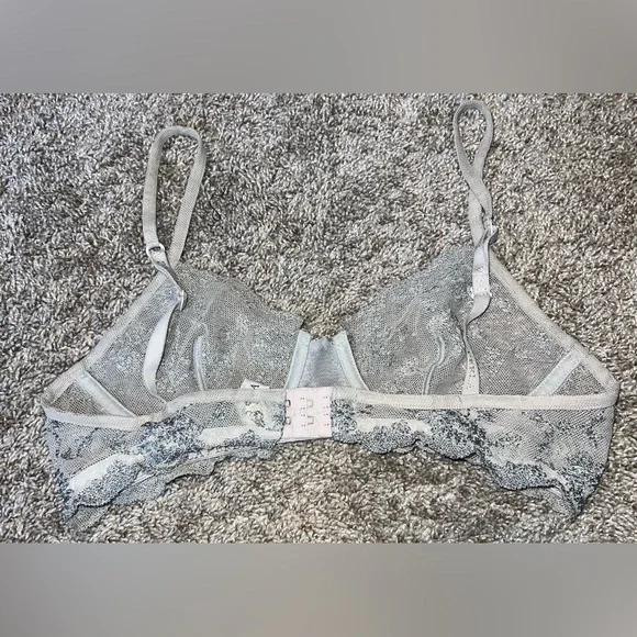 Vintage La Perla Lace Balconette Sheer Embroidered Detail Bra Size 2 - Picture 3 of 7